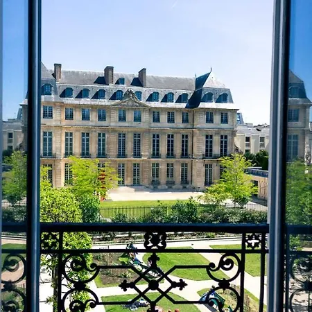 Charming Studio In The Heart Of Paris